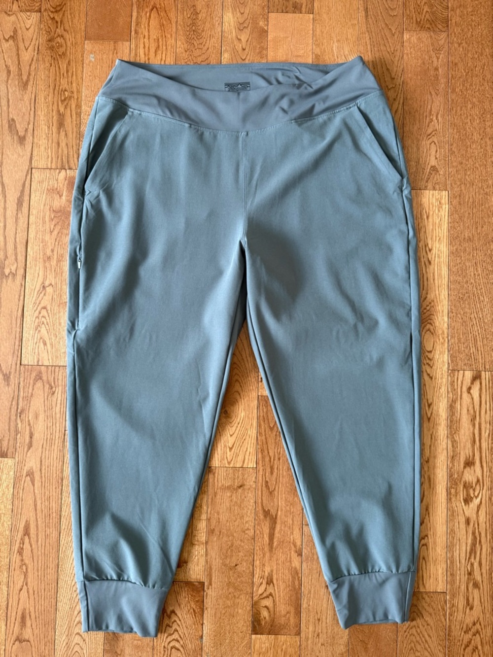 Patagonia NWT women’s happy hike studio pants size XL